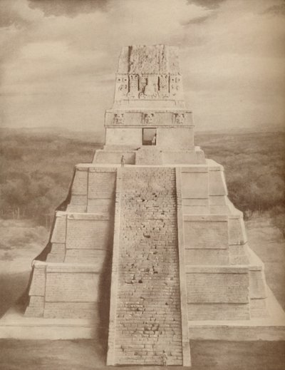 Gereconstrueerd model van een prachtige Maya tempelpiramide in Tikal, ca. 1935 door Unbekannt