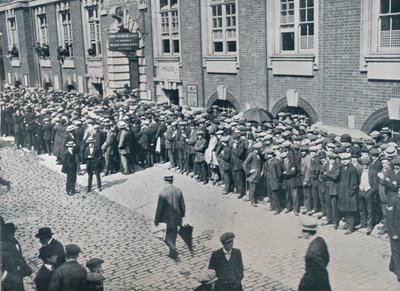 Rekruten wachten buiten het Central London Recruiting Depot, 1914 door Unbekannt