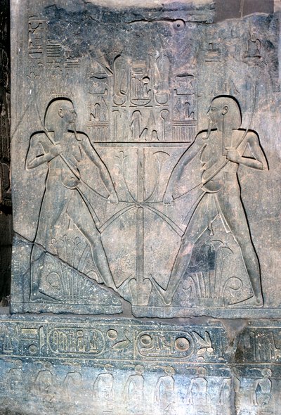 Reliëf van twee figuren van Hapy, god van de Nijl, Tempel gewijd aan Amon Mut & Khons, Luxor, Egypte door Unbekannt