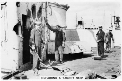 Reparatie van een doelwit schip, 1937 door Unbekannt
