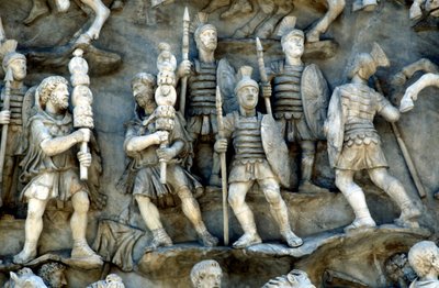 Romeinse soldaten die deelnemen aan decursio, het rituele cirkelen van de brandstapel door Unbekannt