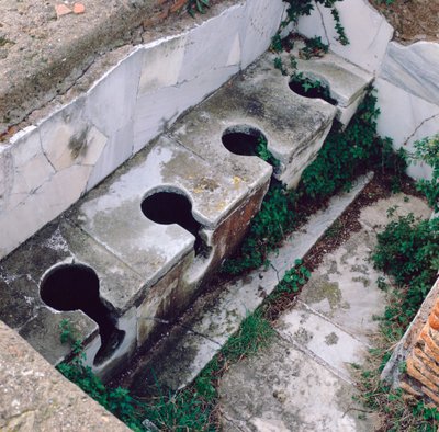 Romeins toilet, Ostia, Italië door Unbekannt