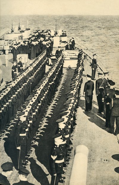 Royal Marines opgesteld op parade aan boord van een schip, Tweede Wereldoorlog, ca. 1939-1943 door Unbekannt