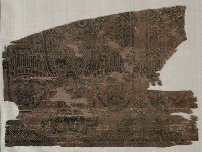 Samiet fragmenten met dubbelkoppige adelaars, uit het graf van Sint Bernard Calvo, 1200-1243 door Unbekannt