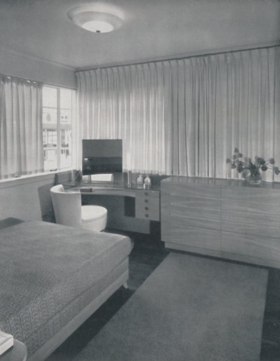 Eenvoudige en praktische lijnen kenmerken deze slaapkamer, 1942 door Unbekannt