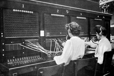 Telefonistes aan het werk, begin 20e eeuw door Unbekannt