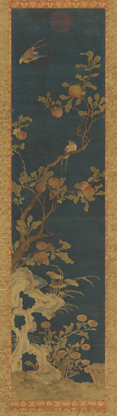 Tapijt: vogels, perzikboom, rotsen en bloemen op een blauwe achtergrond, Qing dynastie, 1644-1911 door Unbekannt