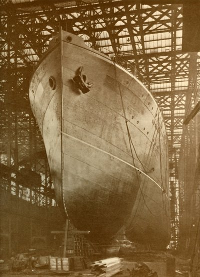 De Cunard Aurania 14.000 ton op de stocks in Newcastle-On-Tyne, ca. 1930 door Unbekannt