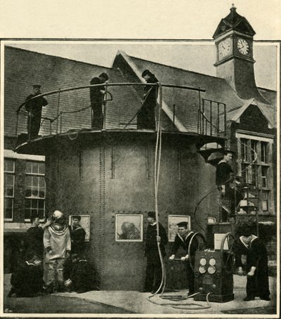 De duiktank in Portsmouth waar duikers worden getraind, 1901 door Unbekannt