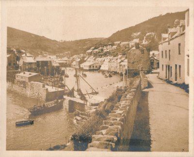 De haveningang - Polperro, 1927 door Unbekannt