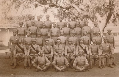 Het Indiase Peloton van het Eerste Bataljon, Het Eigen Koninklijke West Kent Regiment. Poona, India door Unbekannt