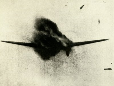 Het moment van overwinning: Een Heinkel III op het punt om neer te gaan door Unbekannt