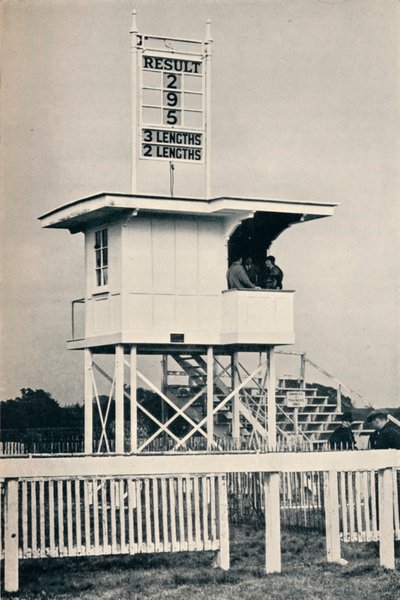 De nieuwe rechtersbox, Kempton Park, c1940 door Unbekannt