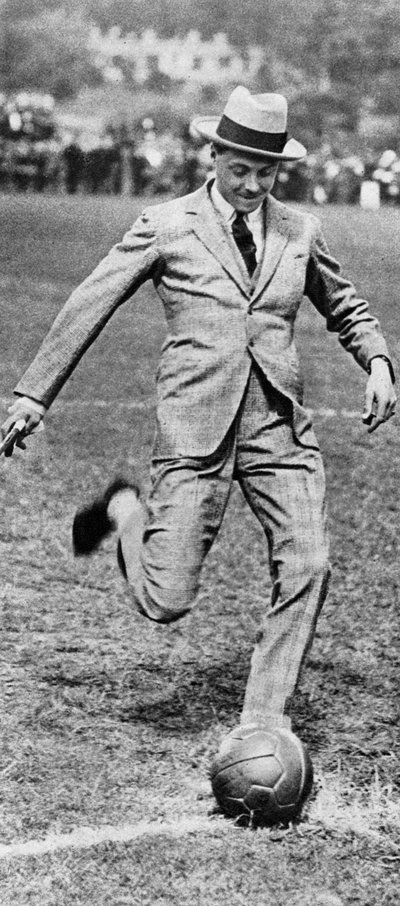 De Prins van Wales trapt de Spurs tegen Fulham voetbalwedstrijd af, 1921 door Unbekannt