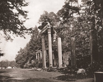 De Tempel van Augustus bij Virginia Water, Surrey, 1894 door Unbekannt