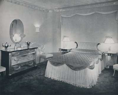 De levendige kwaliteiten van Plexiglas worden benut in deze slaapkamer, 1942 door Unbekannt