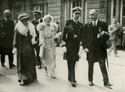 Hun Majesteiten in Edinburgh tijdens de Jubileumvieringen van Koning George V 1935, 1937 door Unbekannt