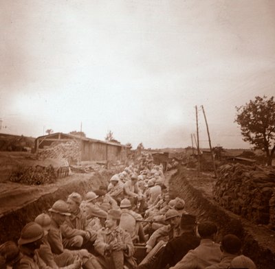 Troepen in open treinwagons, Genicourt, Noord-Frankrijk, ca 1914-ca 1918 door Unbekannt