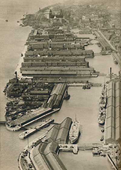 Schepen varen van Liverpool naar havens over de hele wereld, vanaf de Rivier Mersey, 1936 door Unbekannt