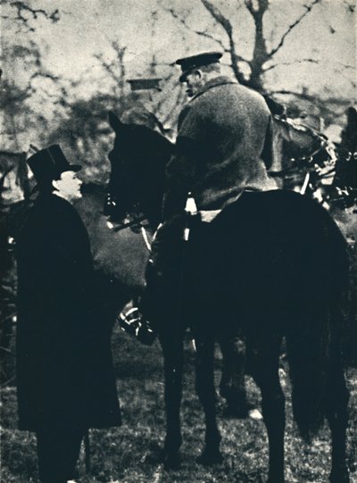 Met koning George V bij militaire oefeningen, 1913 door Unbekannt