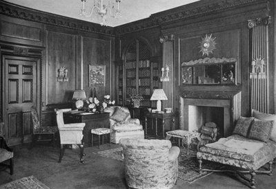 Houtsnijwerk uit een oude Engelse kamer in de bibliotheek, huis van Miss Anne Morgan, New York City, 1924 door Unbekannt