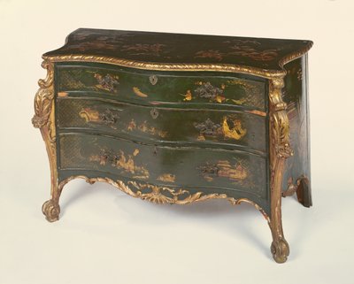 Groen gelakte en gedeeltelijk vergulde serpentine commode, in de stijl van Thomas Chippendale door Unbekannt Unbekannt