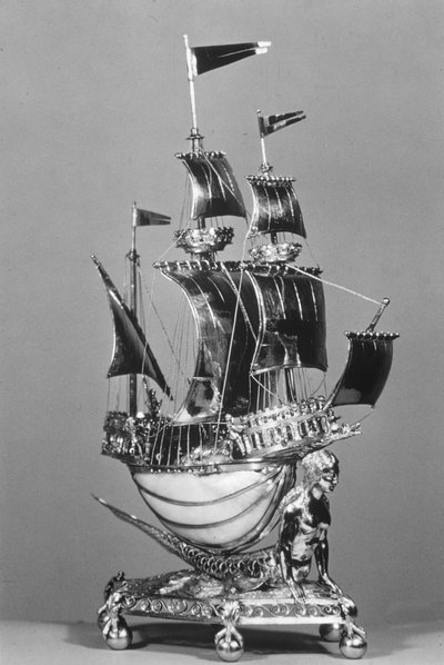 De Burghley Nef, nautilusschelp gemonteerd in zilver en gedeeltelijk verguld door Pierre le Flamand, 1482-83 door Unbekannt Unbekannt