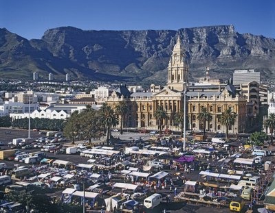 Uitzicht op het oude stadhuis en de Tafelberg door Unbekannt Unbekannt
