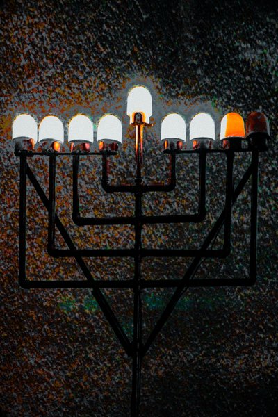 Grote synagoge Menorah door Unbekannter Künstler