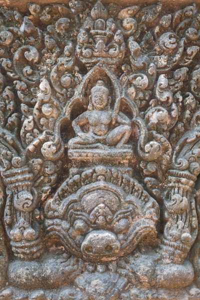 Detail van een latei met de figuur van mogelijk Indra op Kala, Baphuon-stijl door Unbekannter Künstler
