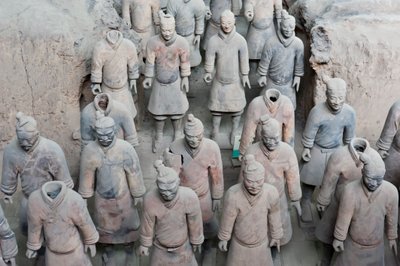 Eerste put; staande krijgersfiguren; Mausoleum van keizer Qin Shi Huang; Terracottaleger; Xi