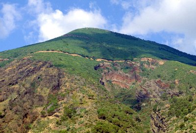 Eiland Salina (Messina) 07/1995. De Monte dei Porri (859 m) door Alec Hunter