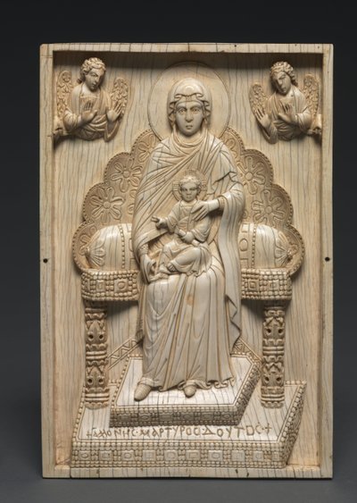 Ivoren Plaquette met Troonende Moeder Gods door Unbekannt