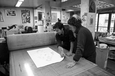 Pascal Gauvard, medeoprichter van de Pasnic graveerwerkplaats, Annie-Paule Thorel, Franse schilder. Ontdekt van gravure na het drukken. Pasnic graveerwerkplaats in Parijs in 2009. door Unbekannt