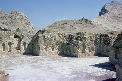 Ruïnes van het Paleis van Koning Shapur I (241-72), Sassanidisch door Unbekannt