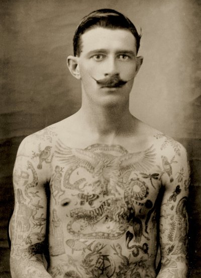 Getatoeëerde Britse matroos tijdens de Grote Oorlog van 1914-18 (vooraanzicht) door Unbekannter Künstler