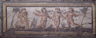 Drie dansende putti vergezeld door een die de panfluit speelt, randdetail van een mozaïekvloer die de seizoenen en jachtscènes uit de Constantijnse Villa in Daphne afbeeldt, Romeins, ca. 325-330 AD door Unbekannt