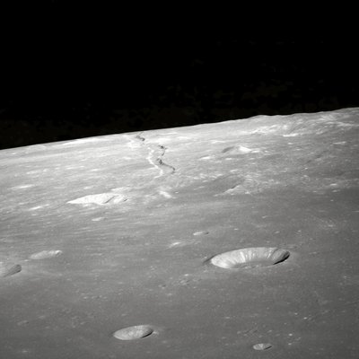 Uitzicht op Rima Ariadaeus op de maan door Unbekannter Künstler