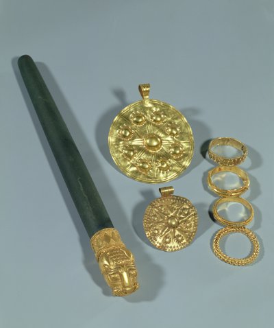 Wrijfsteen en ringen met gegranuleerde decoratie, Susa, Iran, Elamitische Periode, c.1150 v.Chr. (goud) door Unbekannt