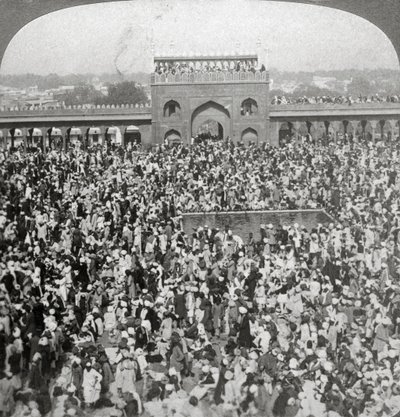 In de binnenplaats van de Jumma Moskee, Delhi, India, 1903 door Underwood and Underwood