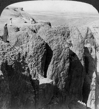 Uitzicht op de Nijl vanaf de westelijke kliffen van Thebe, Egypte, 1905 door Underwood and Underwood