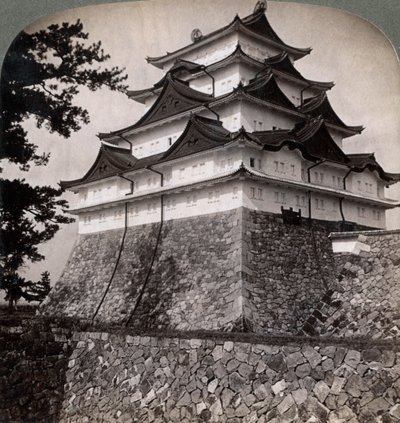 Middeleeuws ommuurd kasteel van Japanse prinsen, af en toe gebruikt door de Mikado Nagoya, Japan, 1896 door Underwood and Underwood
