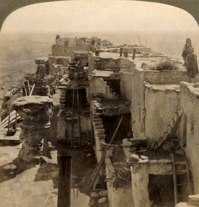 Wolpi...een hoofd pueblo van het mysterieuze Moki-ras Cliff Dwellers, Arizona, VS, 1901 door Underwood and Underwood