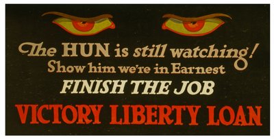 De Hun kijkt nog steeds! Laat hem zien dat we serieus zijn - maak de klus af Victory Liberty Loan, c.1917 door Unknown