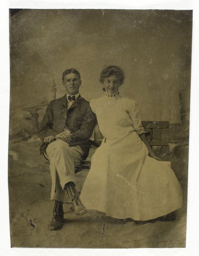 Zonder titel (Portret van zittende man en vrouw) door Unknown
