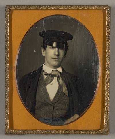 Zonder Titel (Jonge Man met Hoed) door Unknown