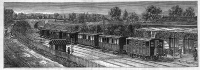 Toepassing van Faure-batterijen: Elektrische trein op een spoorweg in een station. Gravure in 