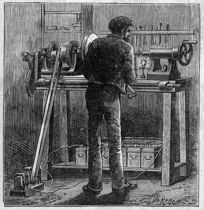 Toepassing van Faure-batterijen: draaibank van een ambachtsman aangedreven door de accumulator. Gravure in 