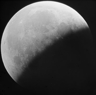 Astronomische glasplaat van de maansverduistering (1910) door Unknown Artist