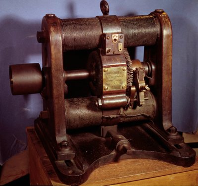 Dynamo-elektrische machine van het type Gram die gelijkstroom produceert, gerealiseerd in 1877 door de fabrieken Sautter en Lemonnier. 1877. door Unknown artist